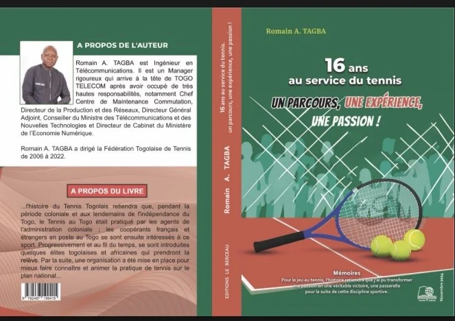 Couverture d'un livre en français sur le tennis, mettant en avant 16 ans de service et d'expérience. Illustration de raquette et balles de tennis, avec le titre 'Un parcours, une expérience, une passion !', et un sous-titre évoquant la mémoire du tennis togolais.