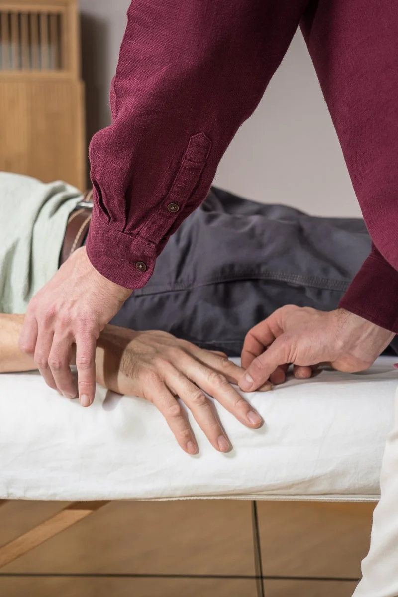 Akkupressurhaltepunkte eine Balancetechnik in der Kinesiologie.