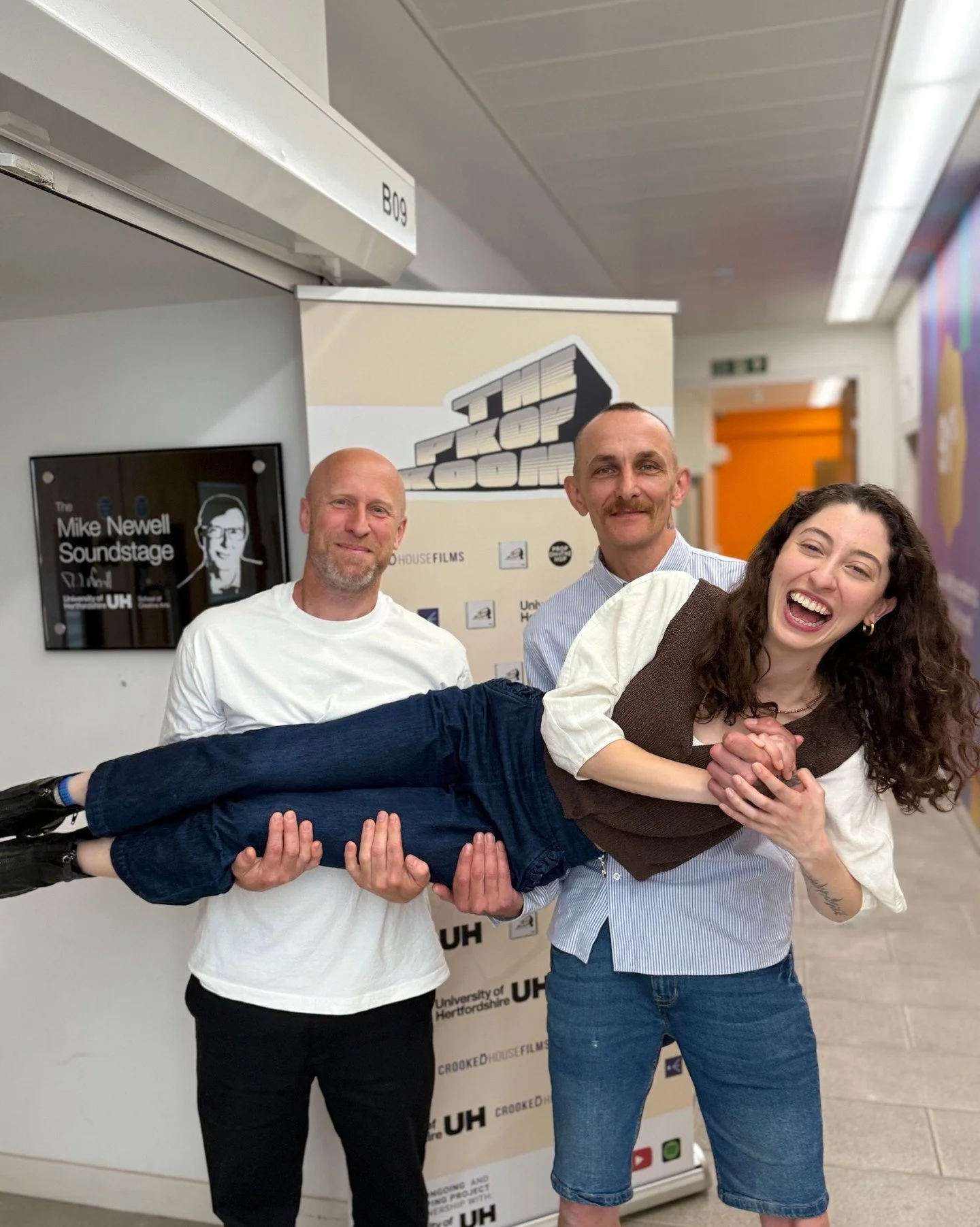 A huge thank you to everyone involved for making episode 1 of The Prop Room an unforgettable experience!

Our guest, @andreapazguerrero was sensational. Thank you for trusting us.

@uniofherts for the use of their space and equipment. 

Our hosts @pr