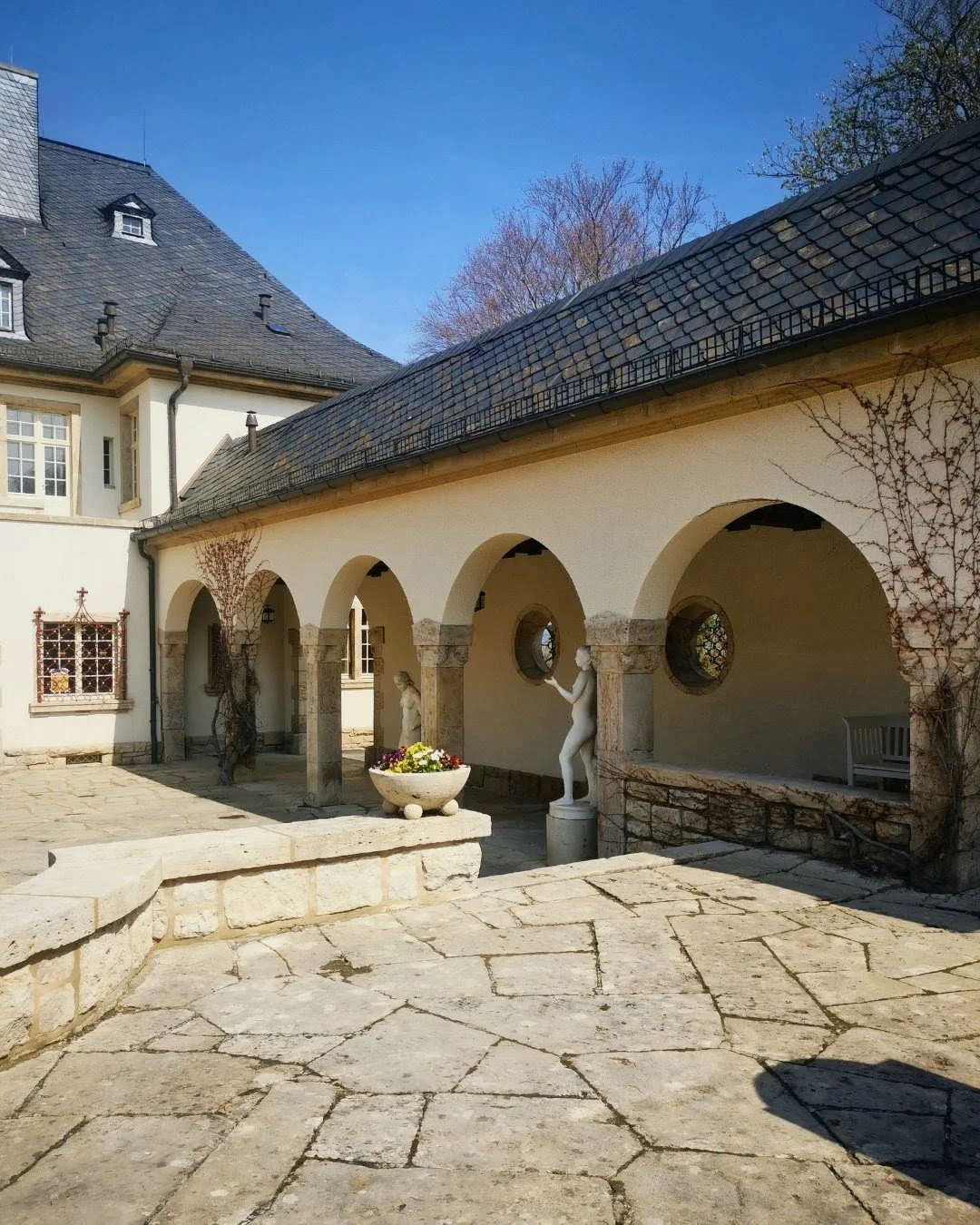 Blogbeitrag Park- Villa- Bergfried(2)~2.png