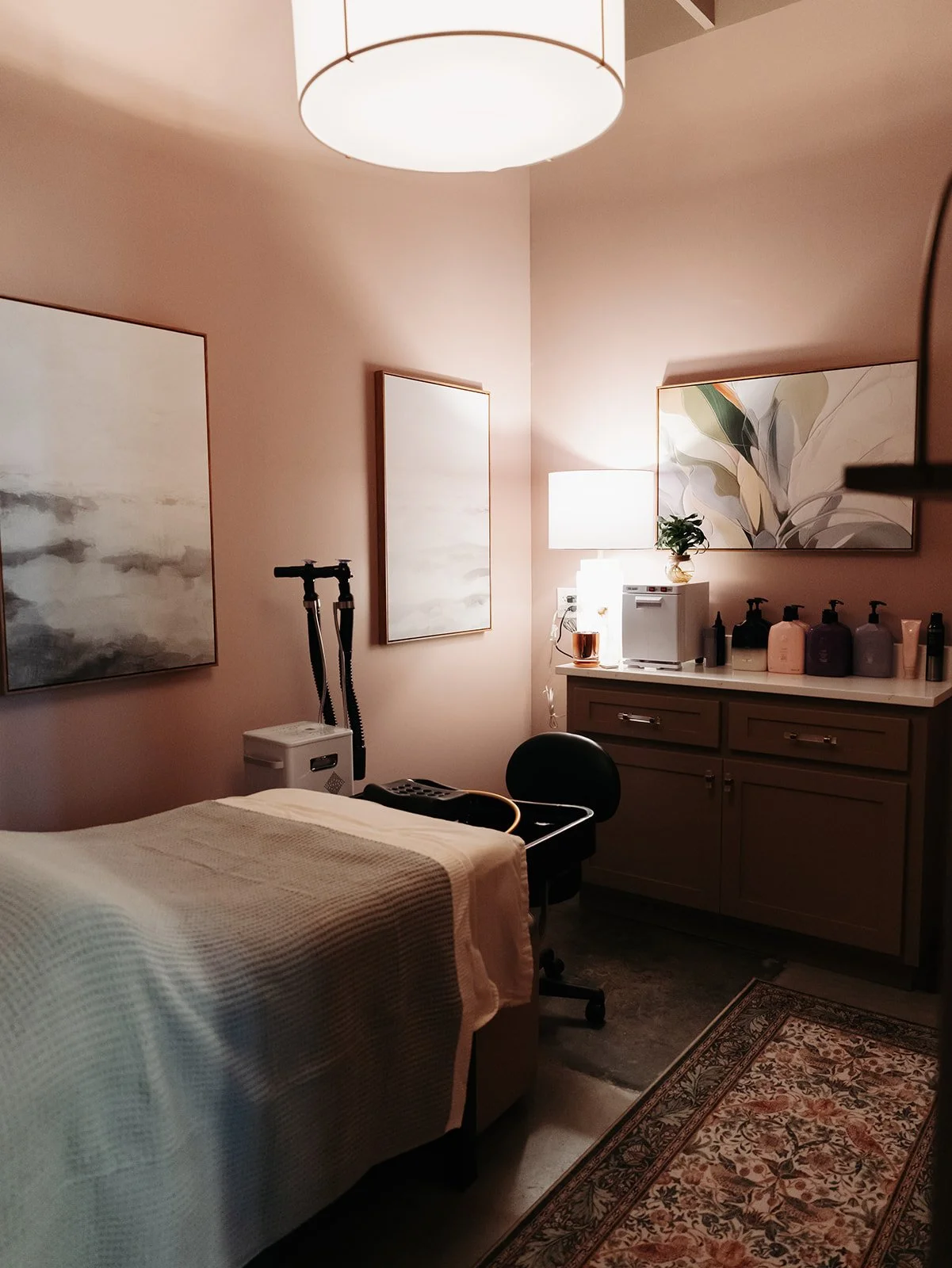 head spa room, oribe products, steamer, hot towels