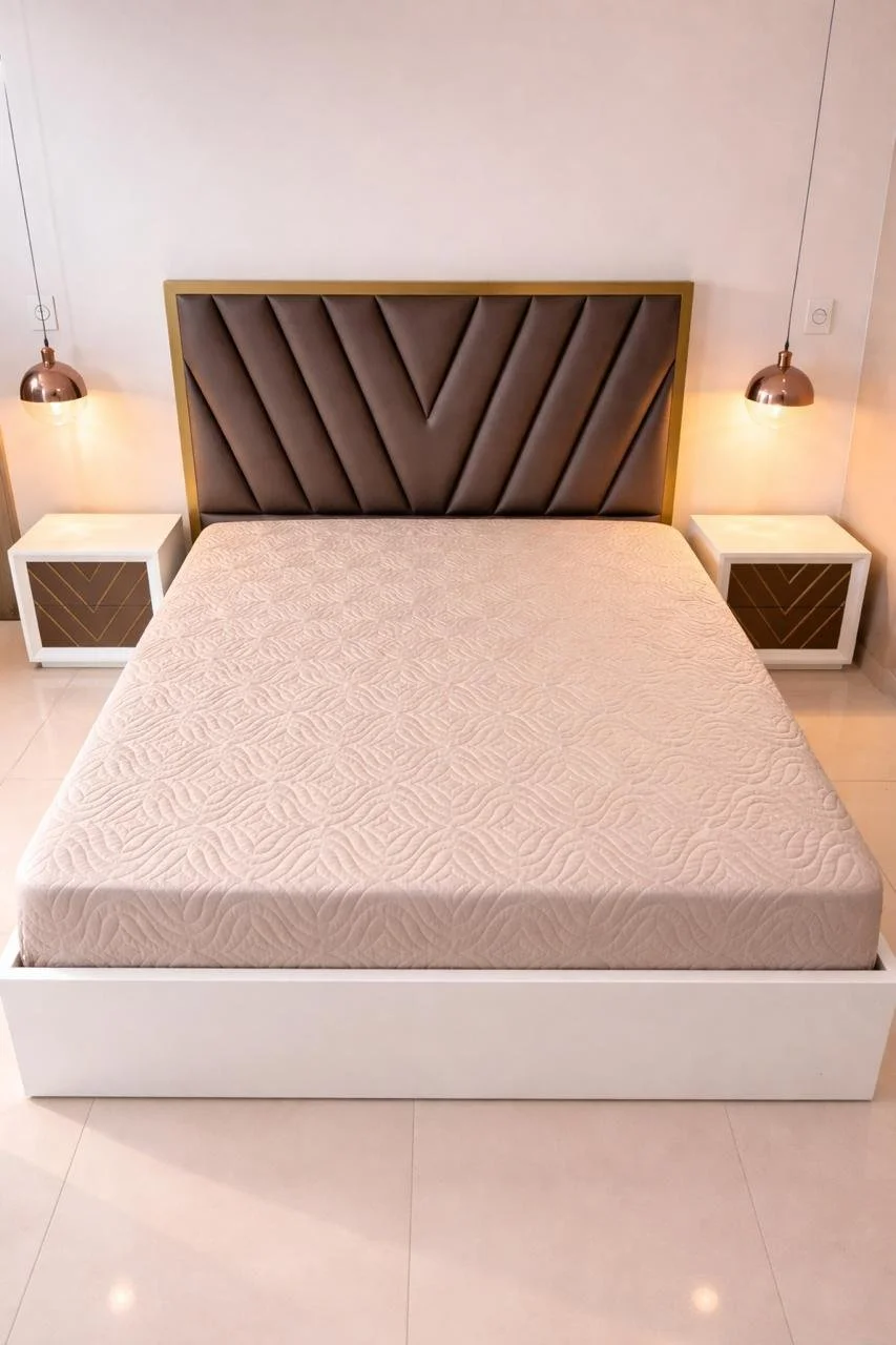 Protector de Colchón Antifluido Matrimonial – Beige Acolchado Ajustable