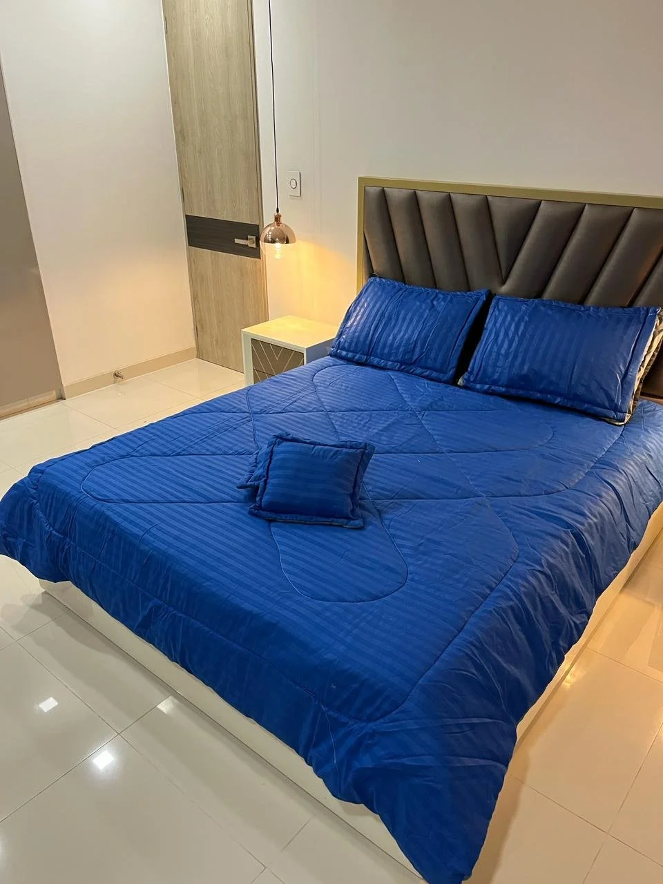 Edredón King Unicolor 6 Piezas - Azul Rey