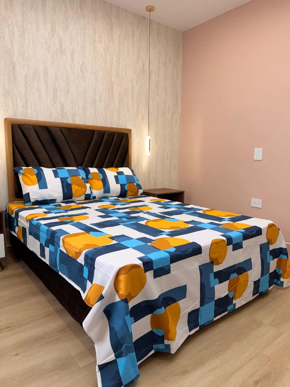 Juego de Sábanas Estampadas – Formas Urbanas Azul & Mostaza (1.20)