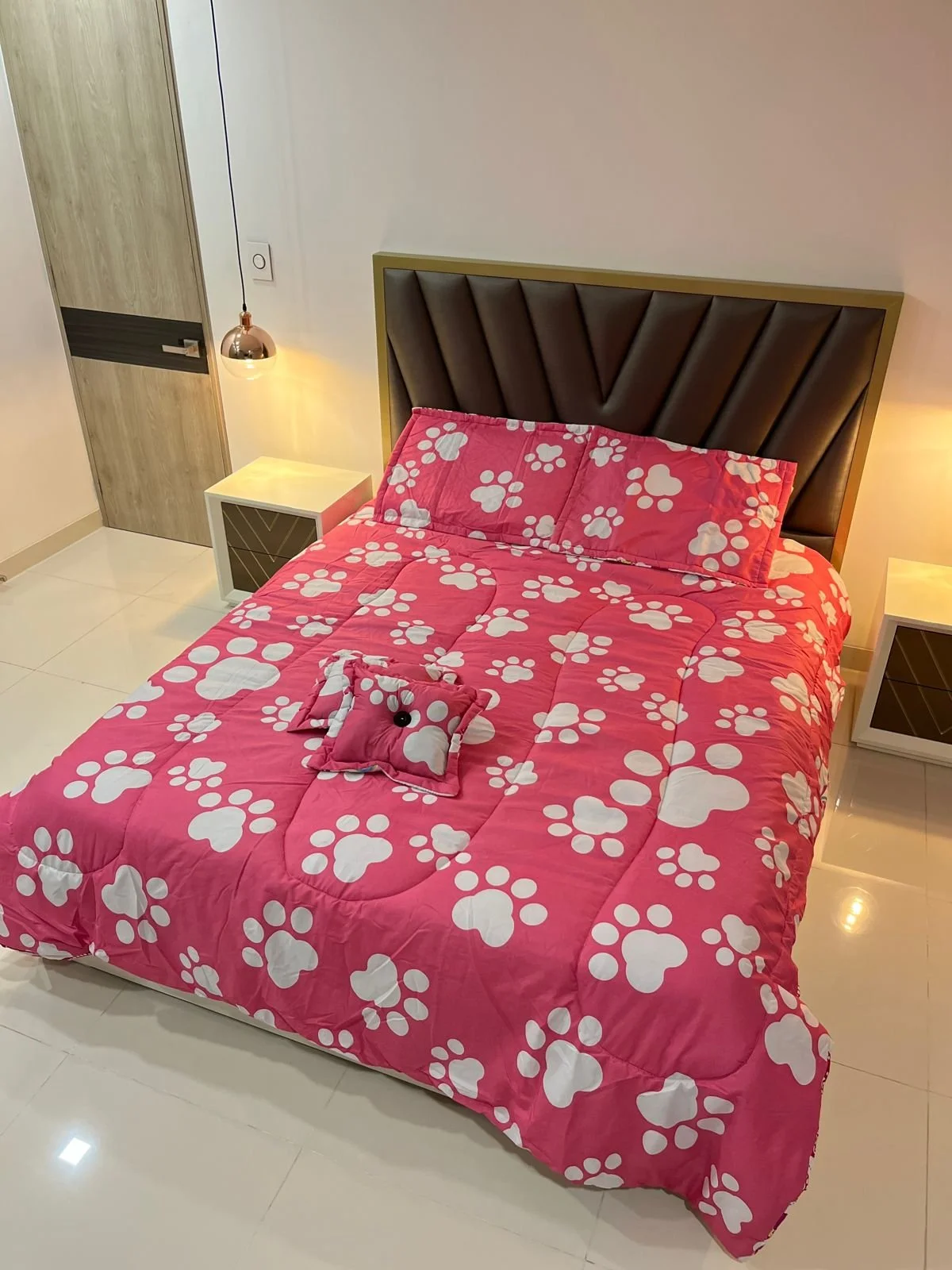 Edredón King Estampado 6 Piezas - Huellas Fucsia