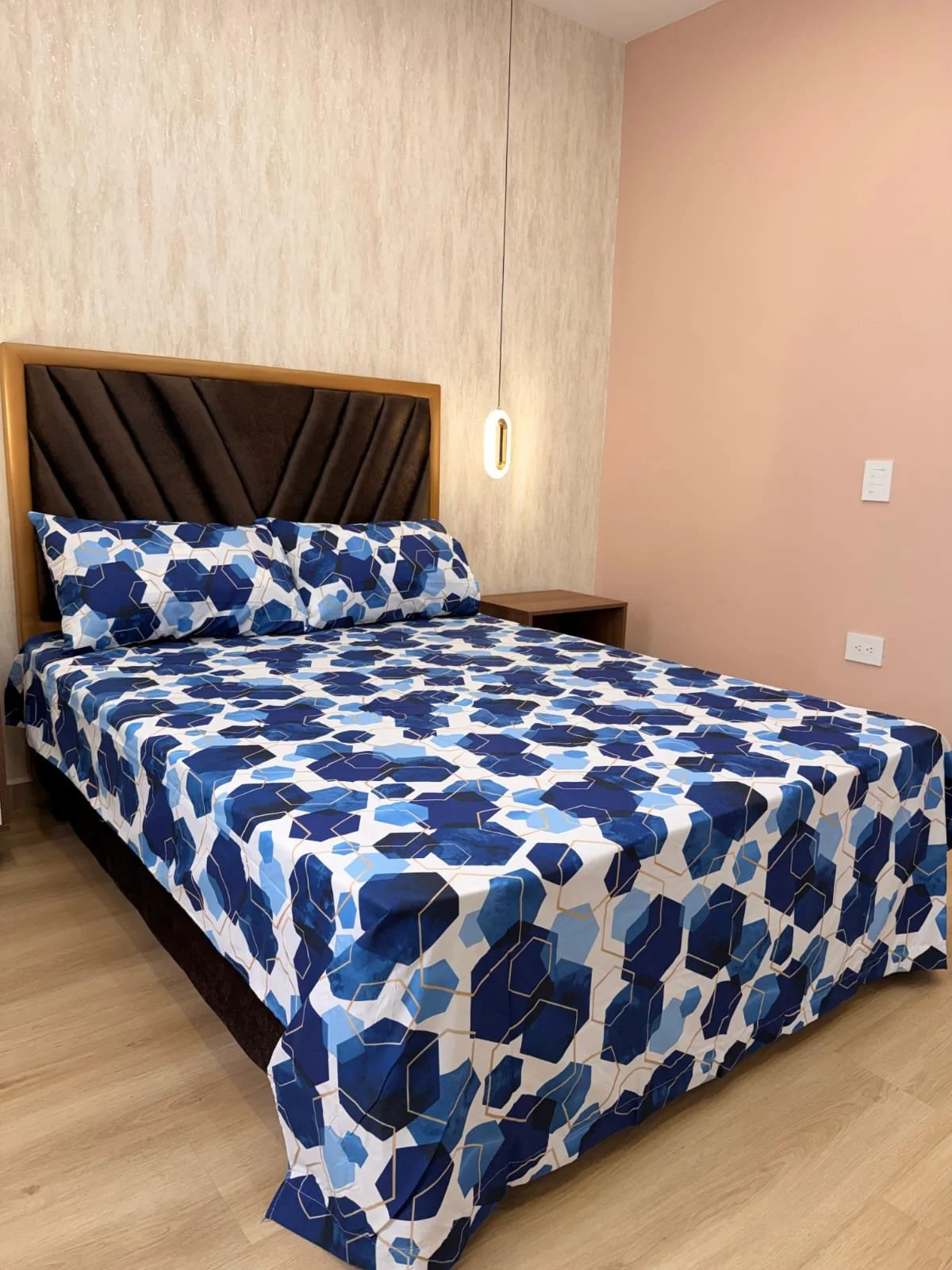 Juego de Sábanas Estampadas – Hexágono Azul Moderno (1.20)