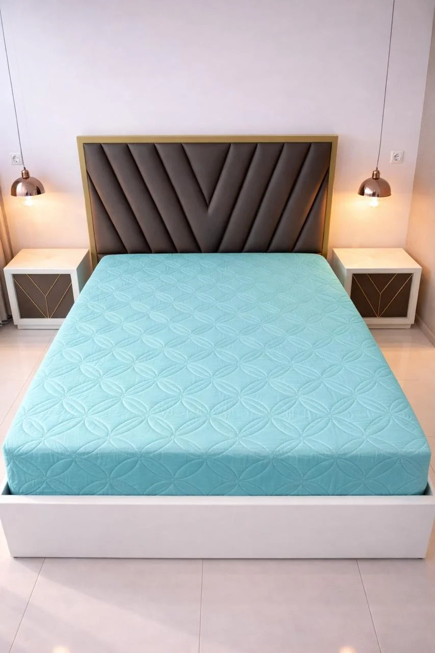 Protector de Colchón Antifluido Matrimonial – Azul Claro Acolchado Ajustable