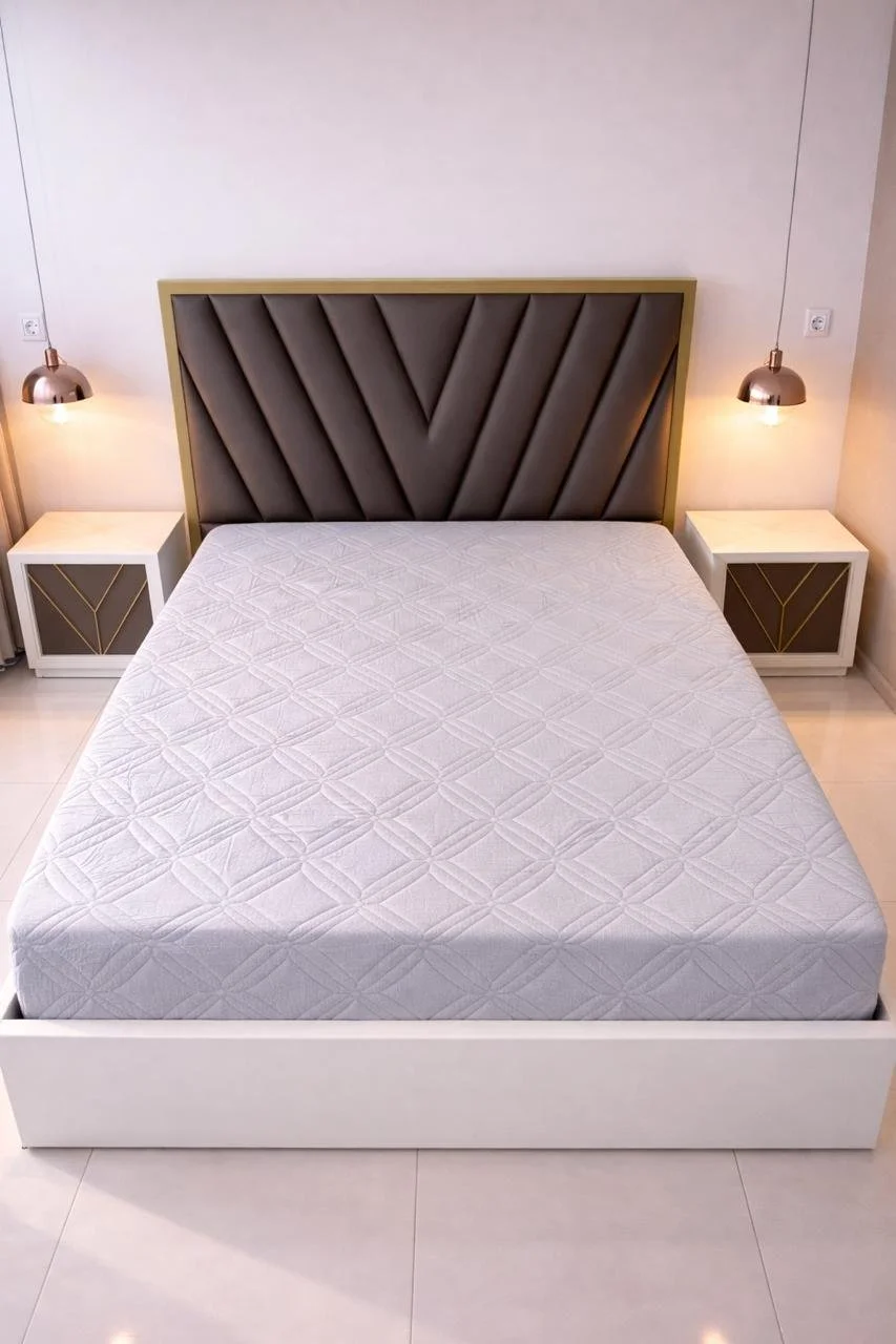 Protector de Colchón Antifluido Matrimonial – Gris Claro Acolchado Ajustable