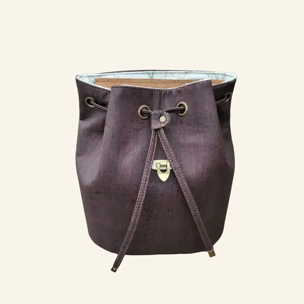 rugtas bruin kurk sluiting.webp