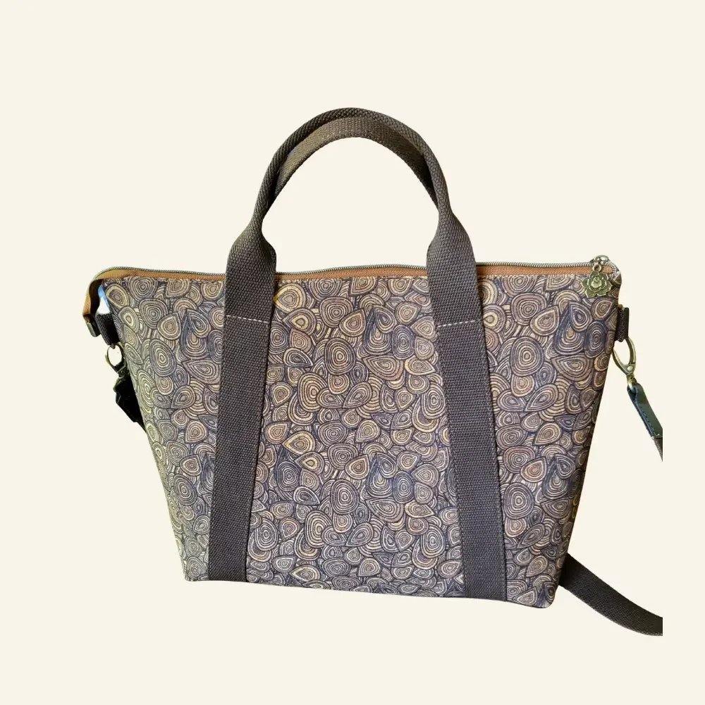 Handgemaakte grote shopper bruin kurk achterkant.webp