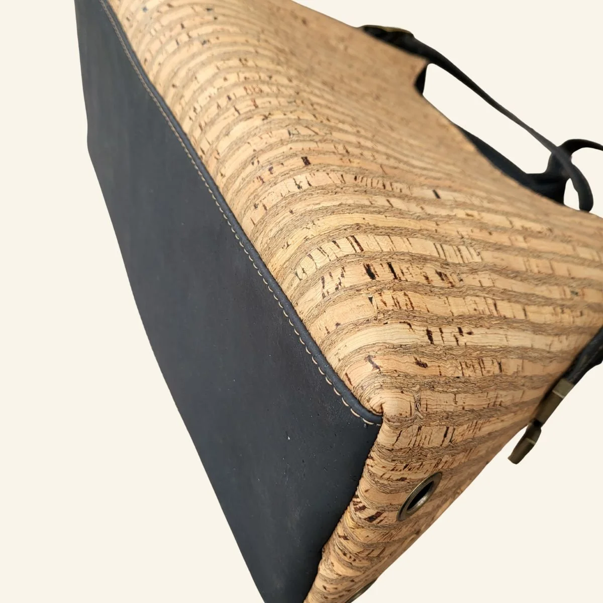 Grote shopper tas naturel kurk onderkant.jpg