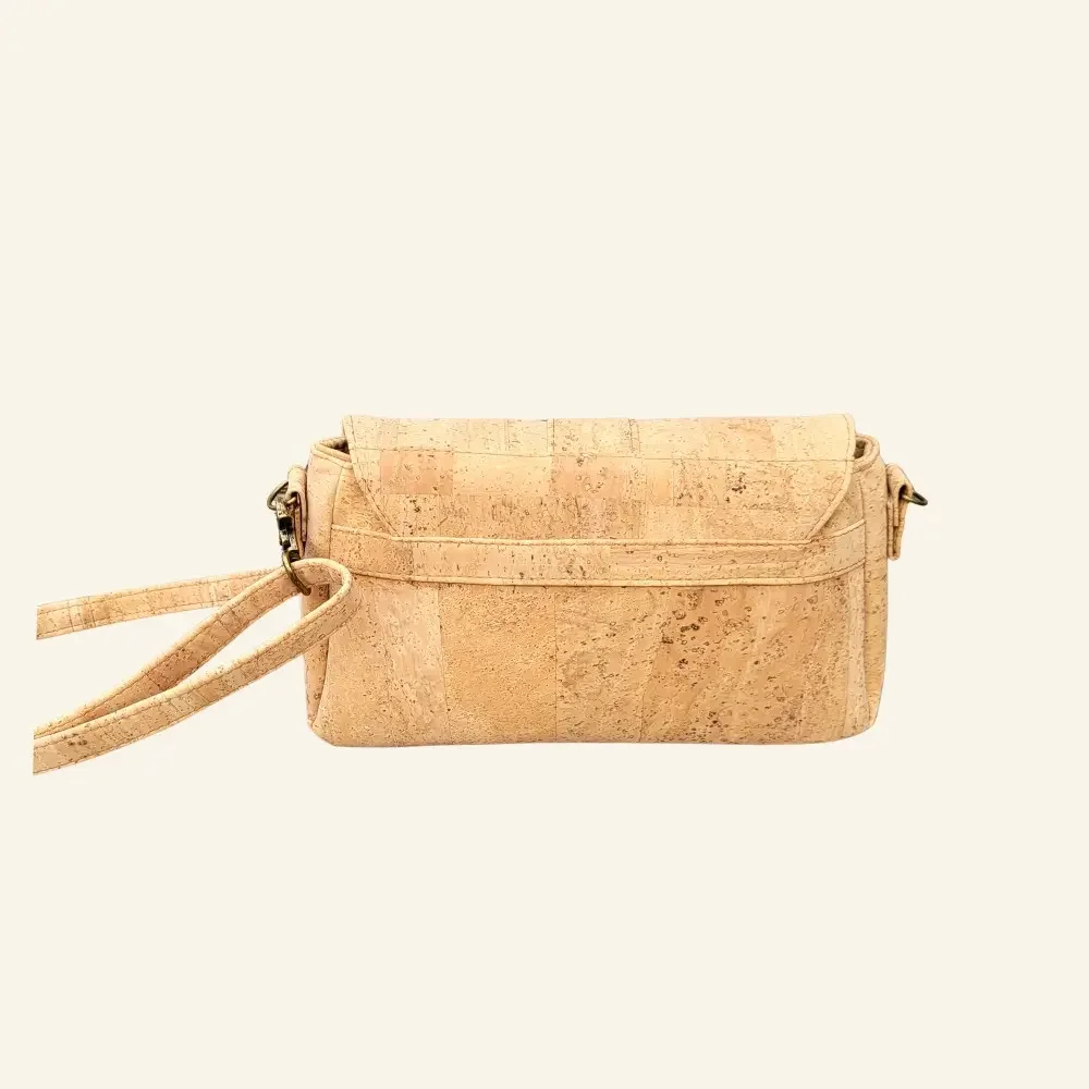crossbody tas naturel met groen kurk achterkant.webp