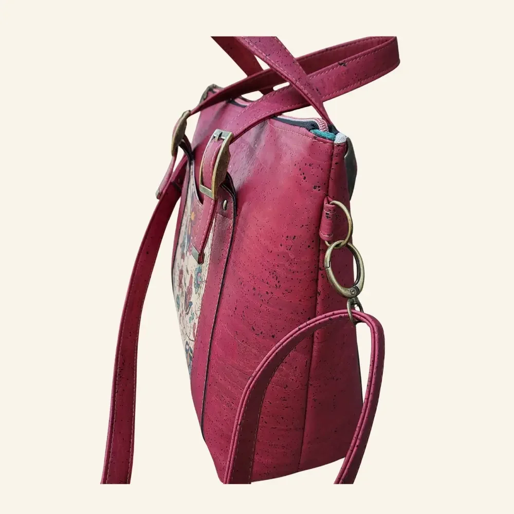 Handgemaakte shopper tas rood kurk zijkaanzicht.webp