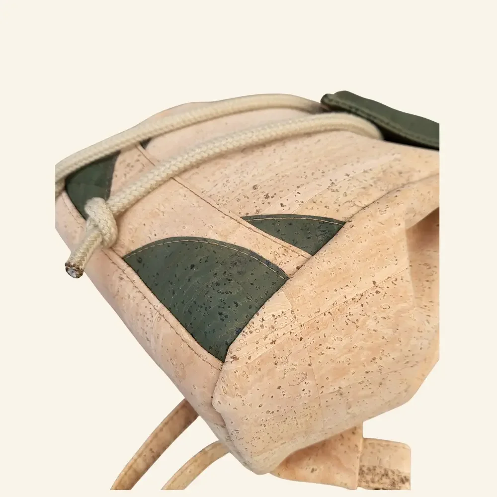 Rugtas naturel met groen bladmotief detail.webp