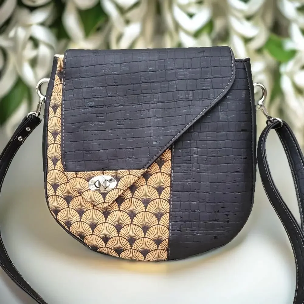 Schoudertas zwart kurk met waaiermotief