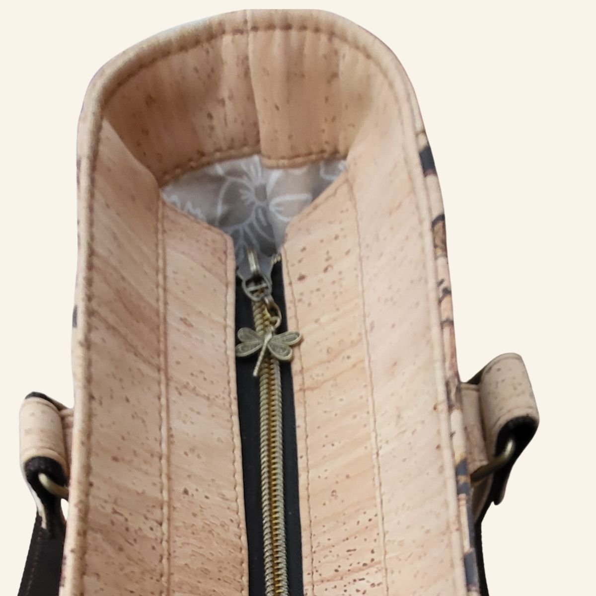 handtas naturel kurk met bruine accenten bovenkant.jpg