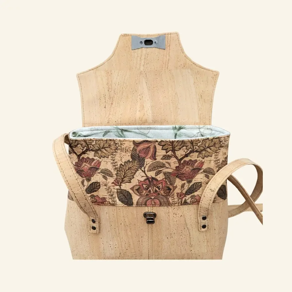 schoudertas kurk naturel met botanische bloemen open.webp