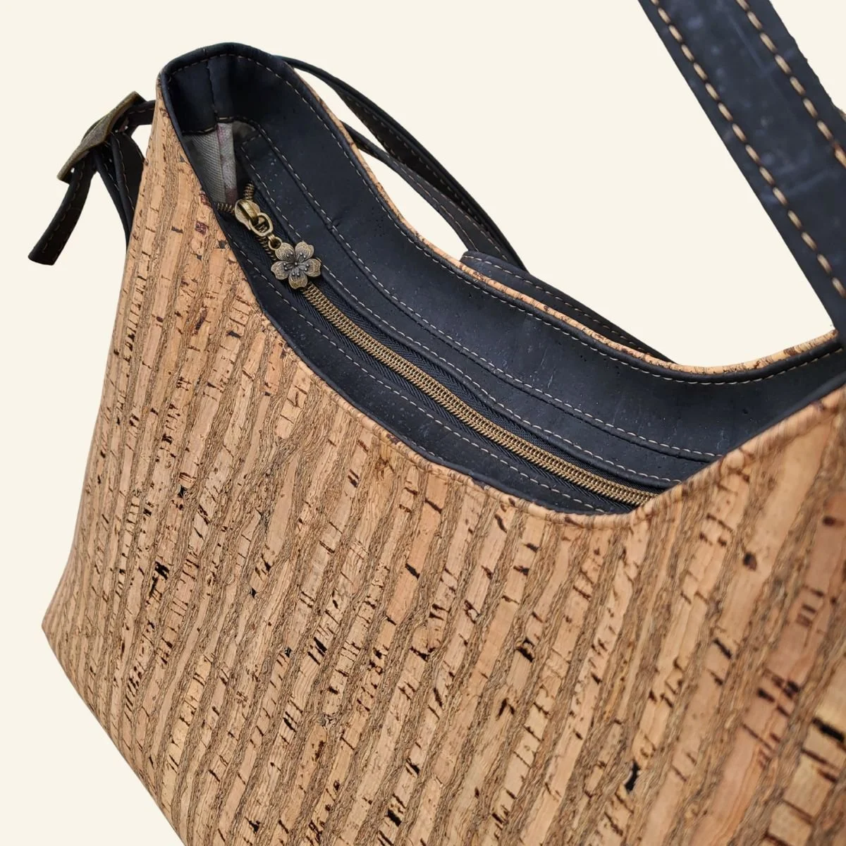 Grote shopper tas naturel kurk bovenkant.jpg