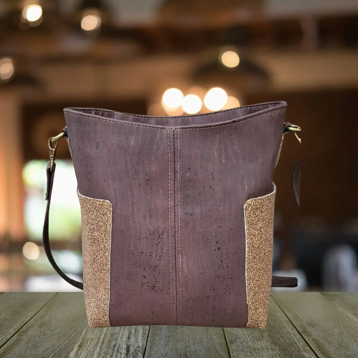 Bruine schoudertas van kurk duurzaam & vegan Foxxybags.webp