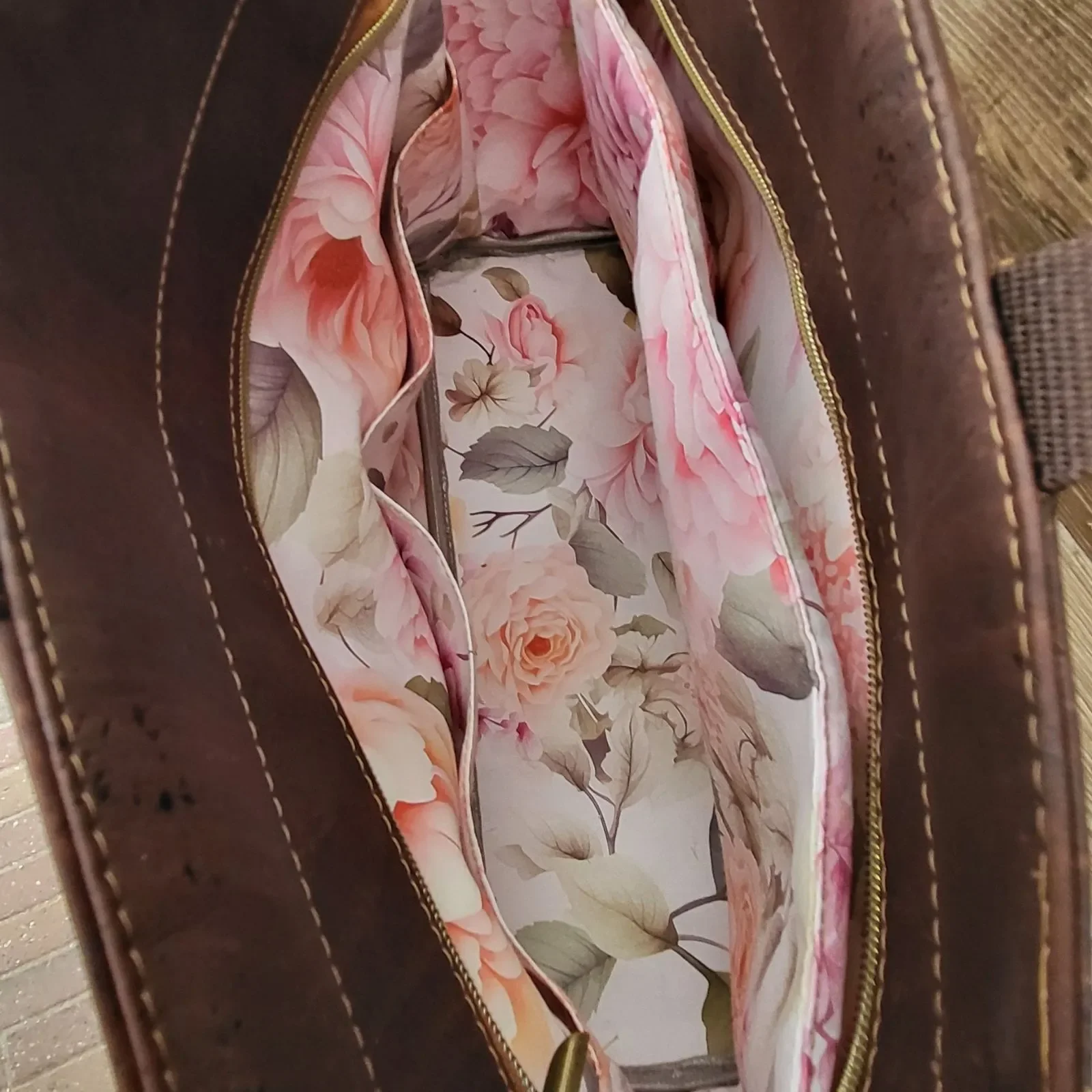 Laptop tas naturel en bruin kurk binnenkant.webp