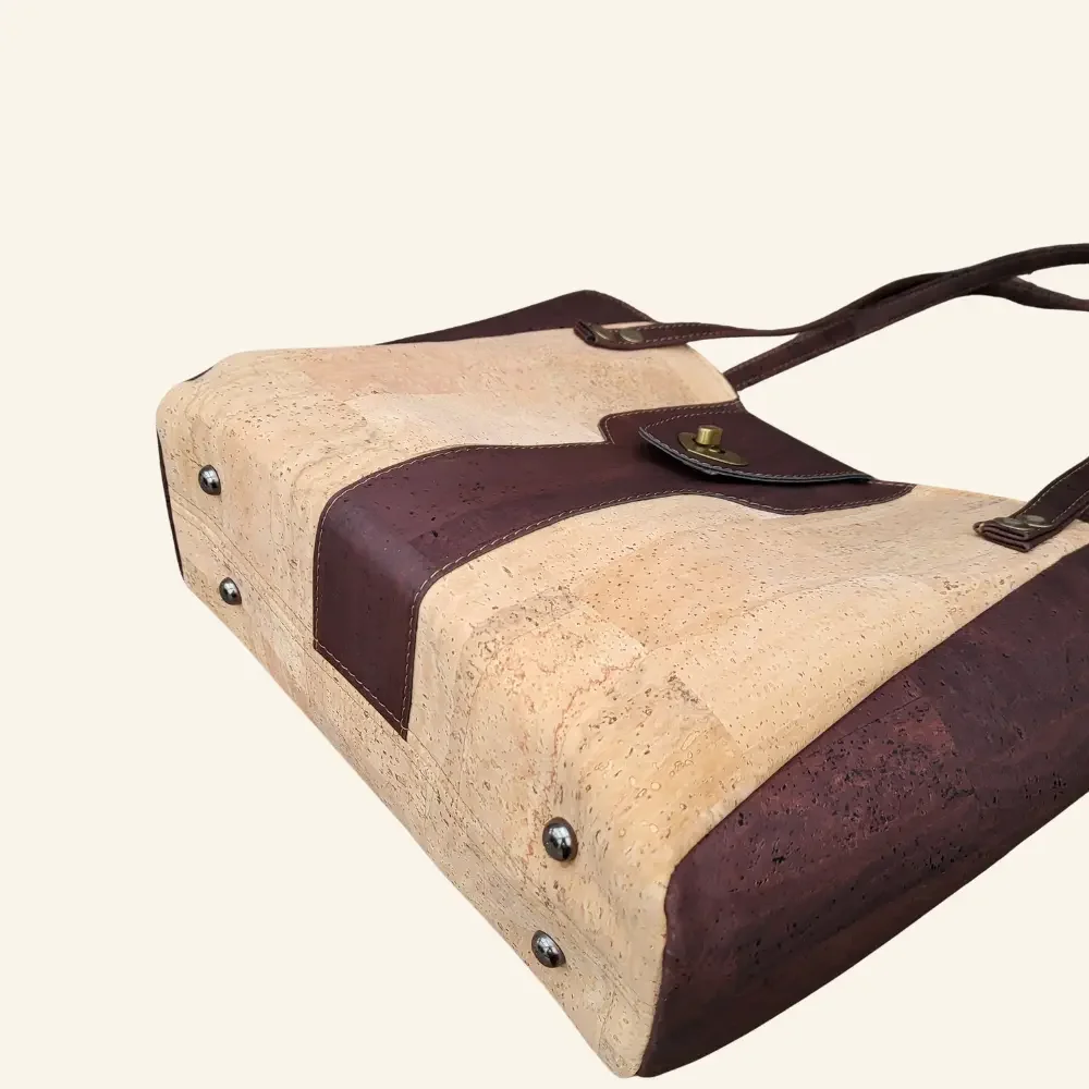 Schoudertas naturel met bruin kurk onderkant.webp
