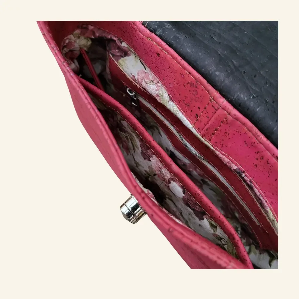 klein tasje roze binnenkant.webp