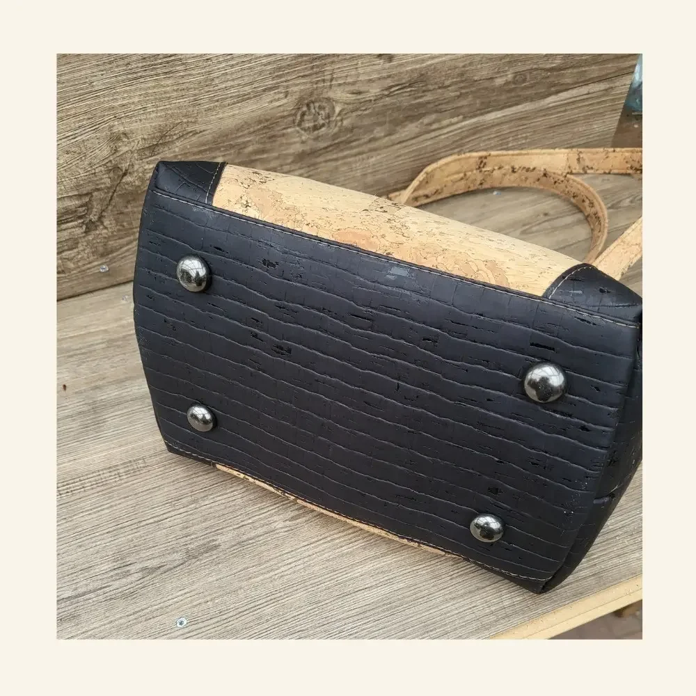 handtas naturel met zwart onderkant.webp