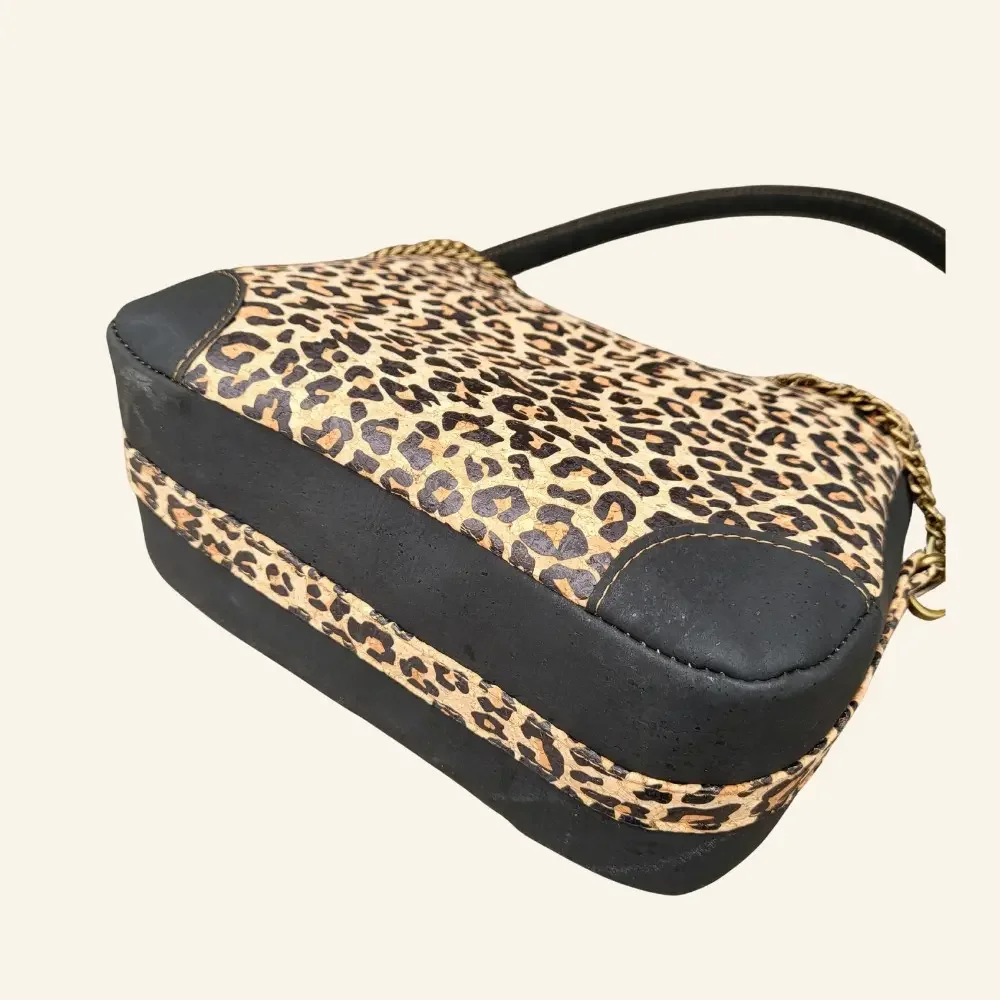 panterprint schoudertasje onderkant.webp