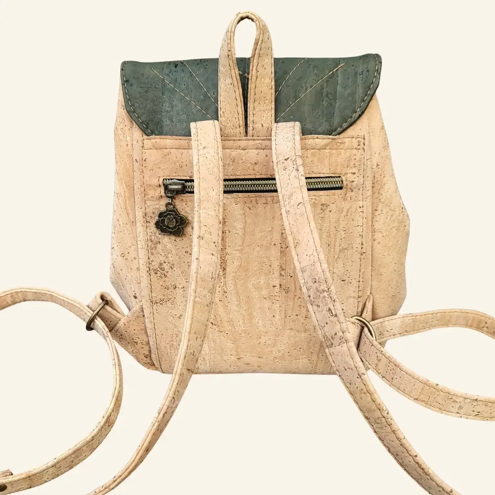 Rugtas naturel met groen bladmotief achterkant.webp