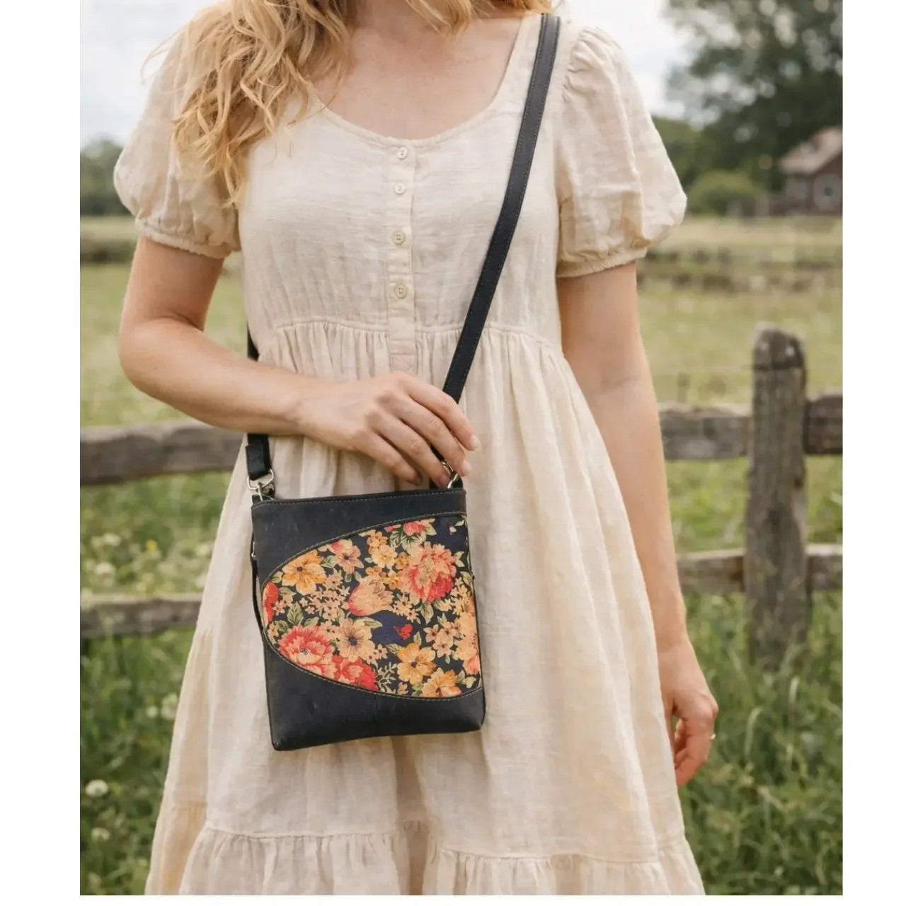 Zwart kurk tasje met rode bloemen