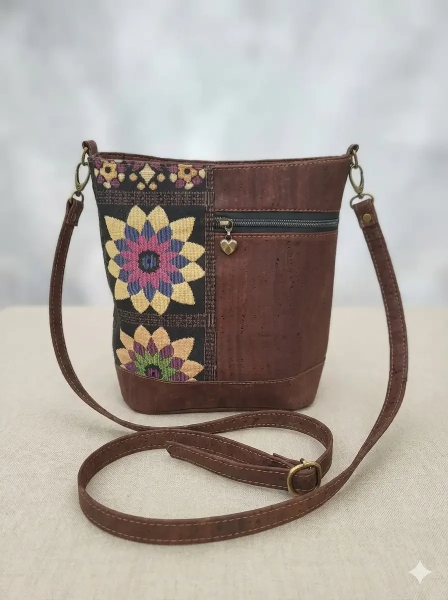 Handgemaakte crossbody tas van kurk met vintage bloemen