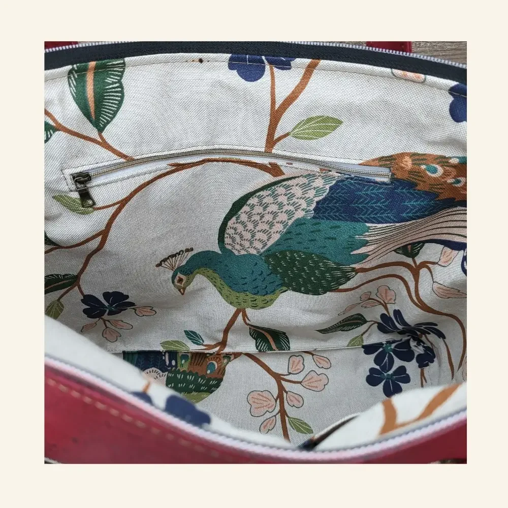 Handgemaakte shopper tas rood kurk binnenkant.webp