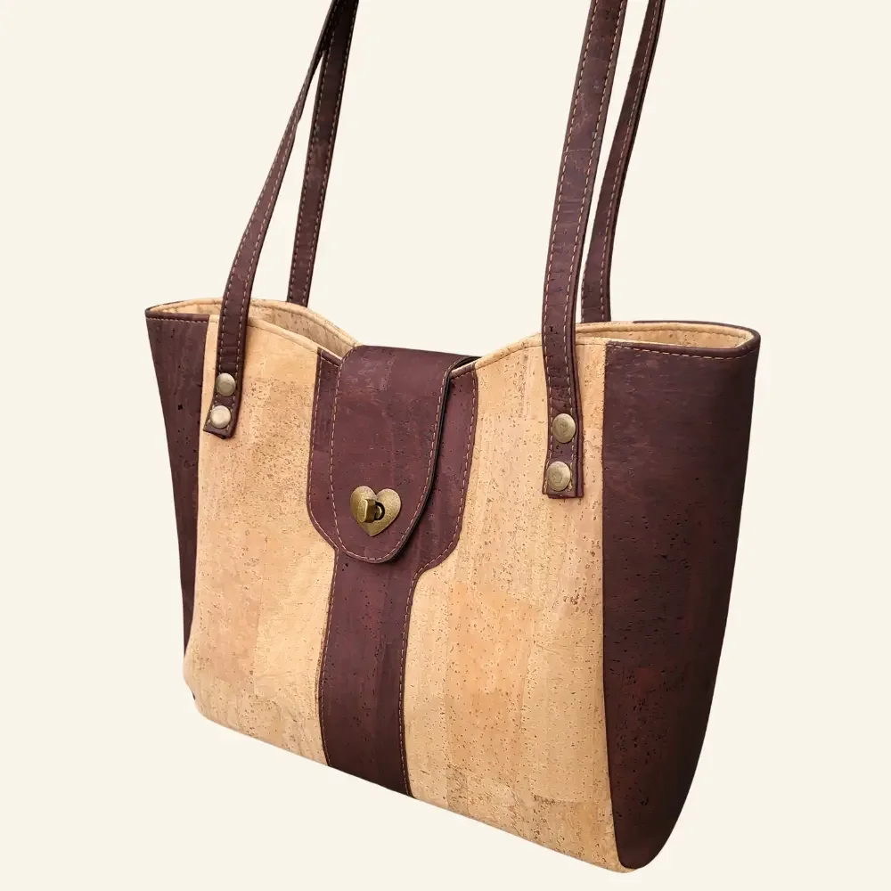 Schoudertas naturel met bruin kurk zijkant.webp