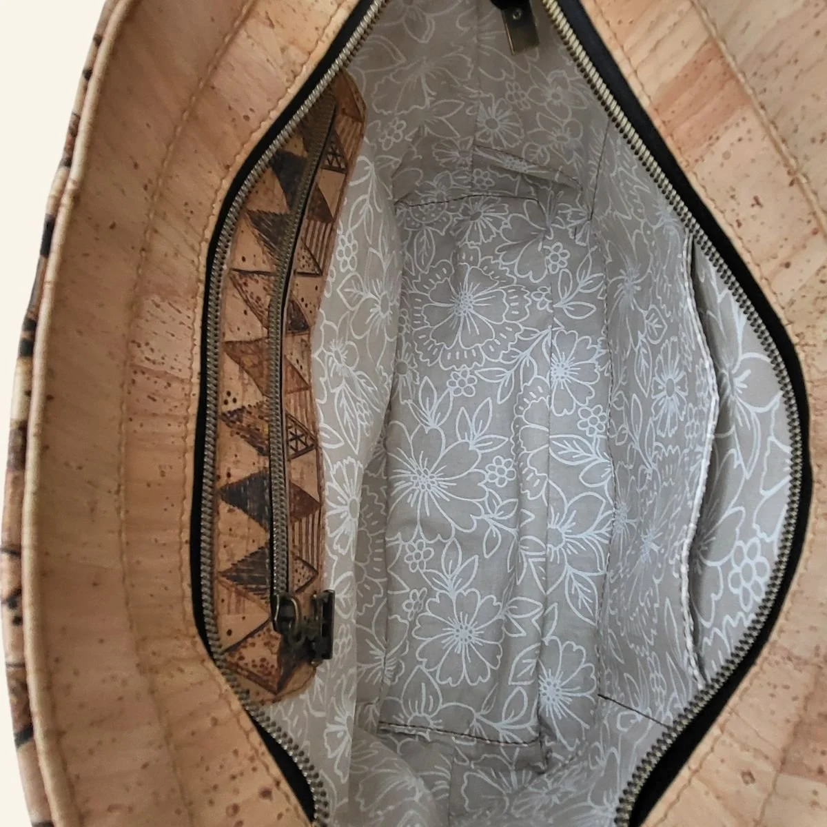 handtas naturel kurk met bruine accenten binnenkant.jpg