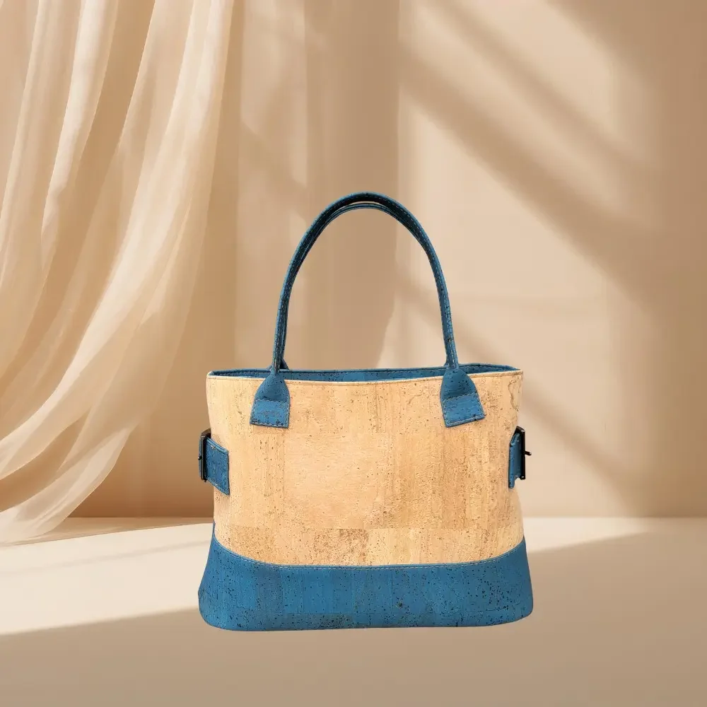 handtas naturel met blauw kurk achterkant.webp