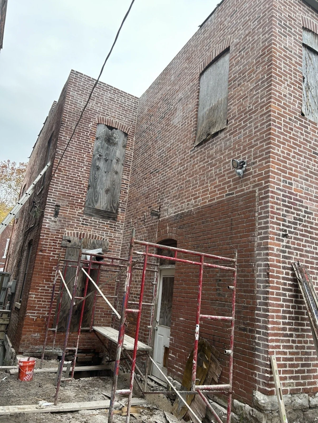 After picture of a St. Louis brick home that was tuckpointed.