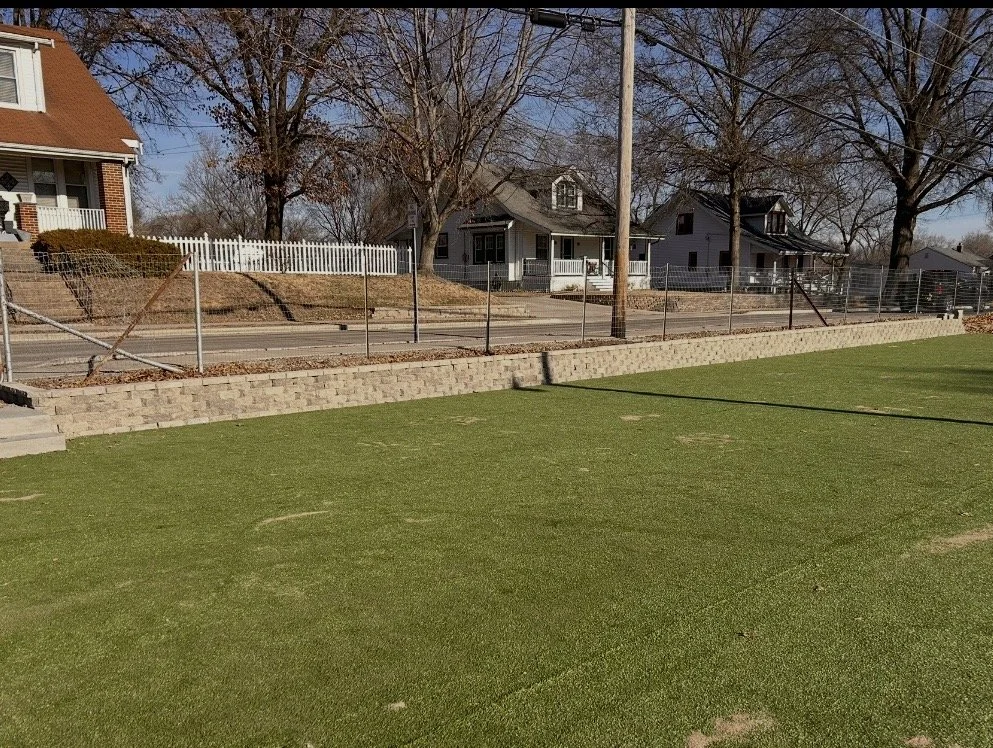 Large block retaining wall