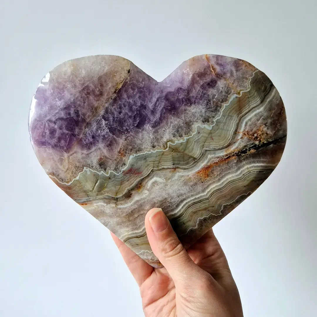 XL Amethyst Agate Gemstone Heart (860g) – Including Stand