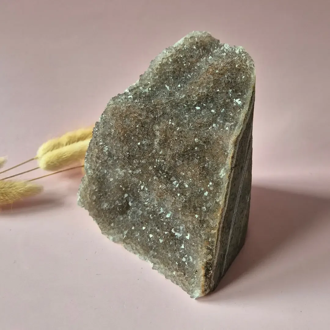 Gemstone Amethyst Geode of 1200 grams – Spiritual eye-catcher with powerful energy cathedral