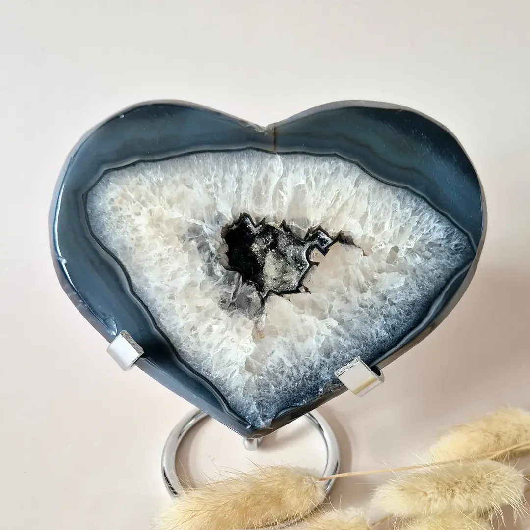 XL Druzy Gray Agate Gemstone Heart – Including Stand