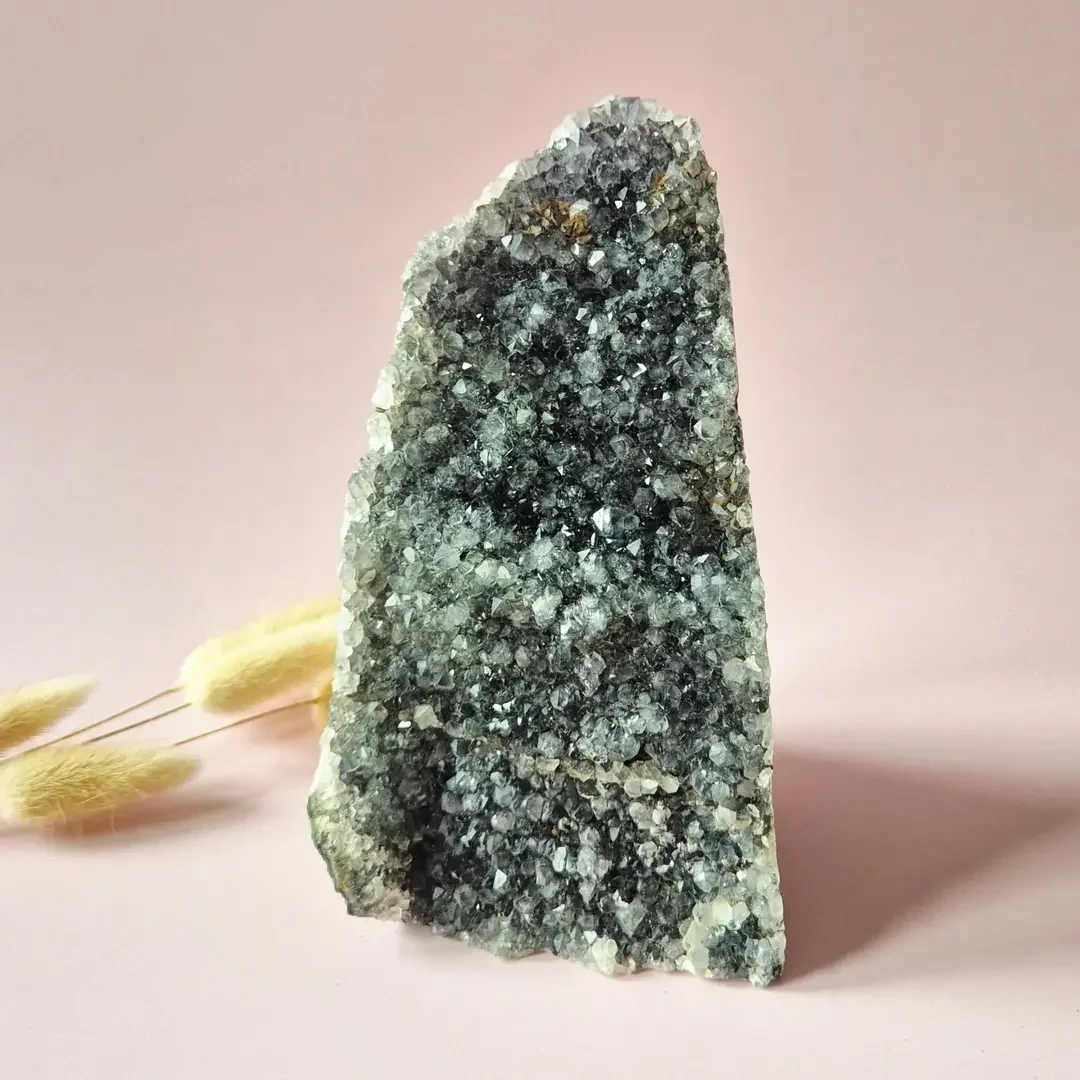 Amethyst Geode Gemstone of 1165 grams – Spiritual Eye-catcher with Powerful Cathedral Energy