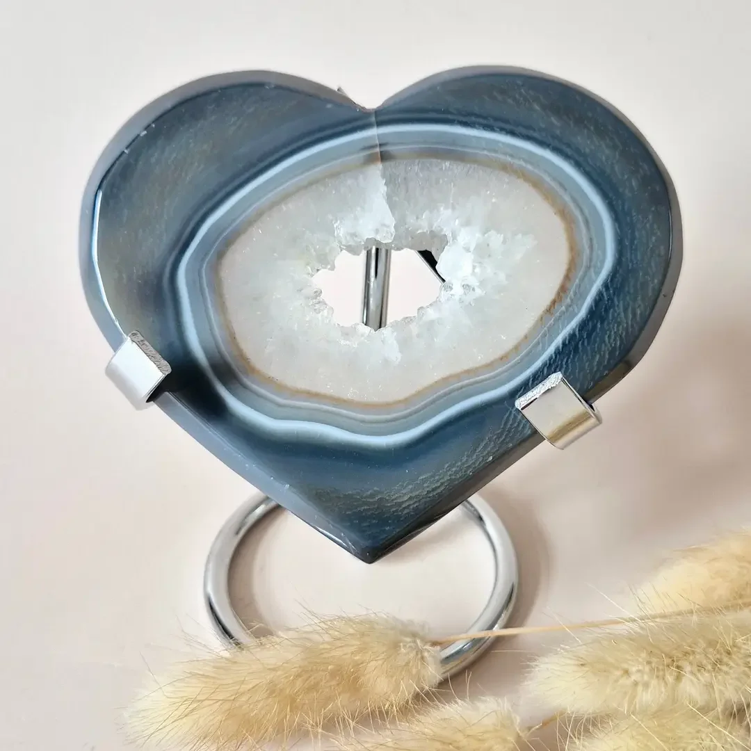 XL Druzy Gray Agate Gemstone Heart – Including Stand