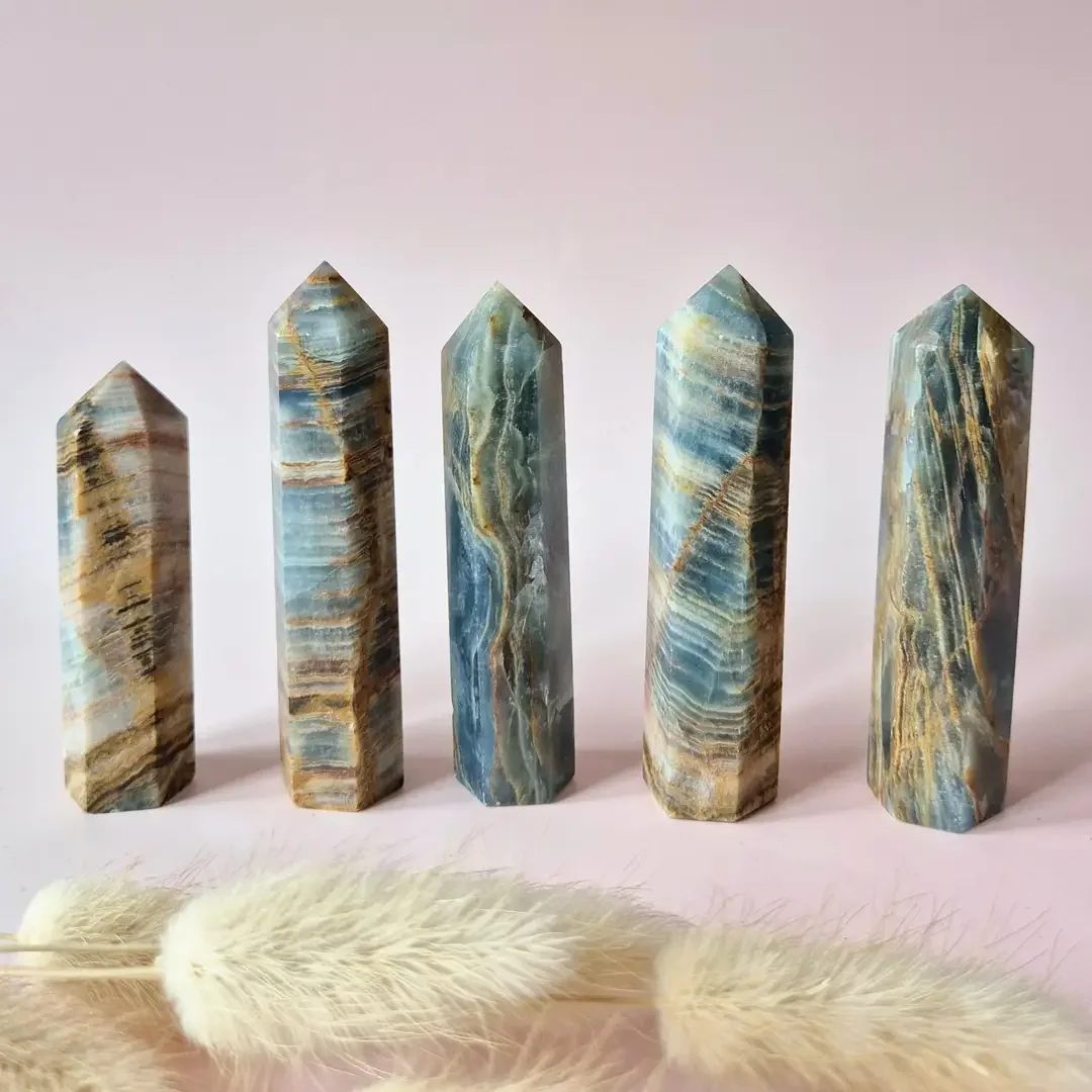 Gemstone Blue Onyx Tower (7–9 cm) – Inner strength, calmness & clarity