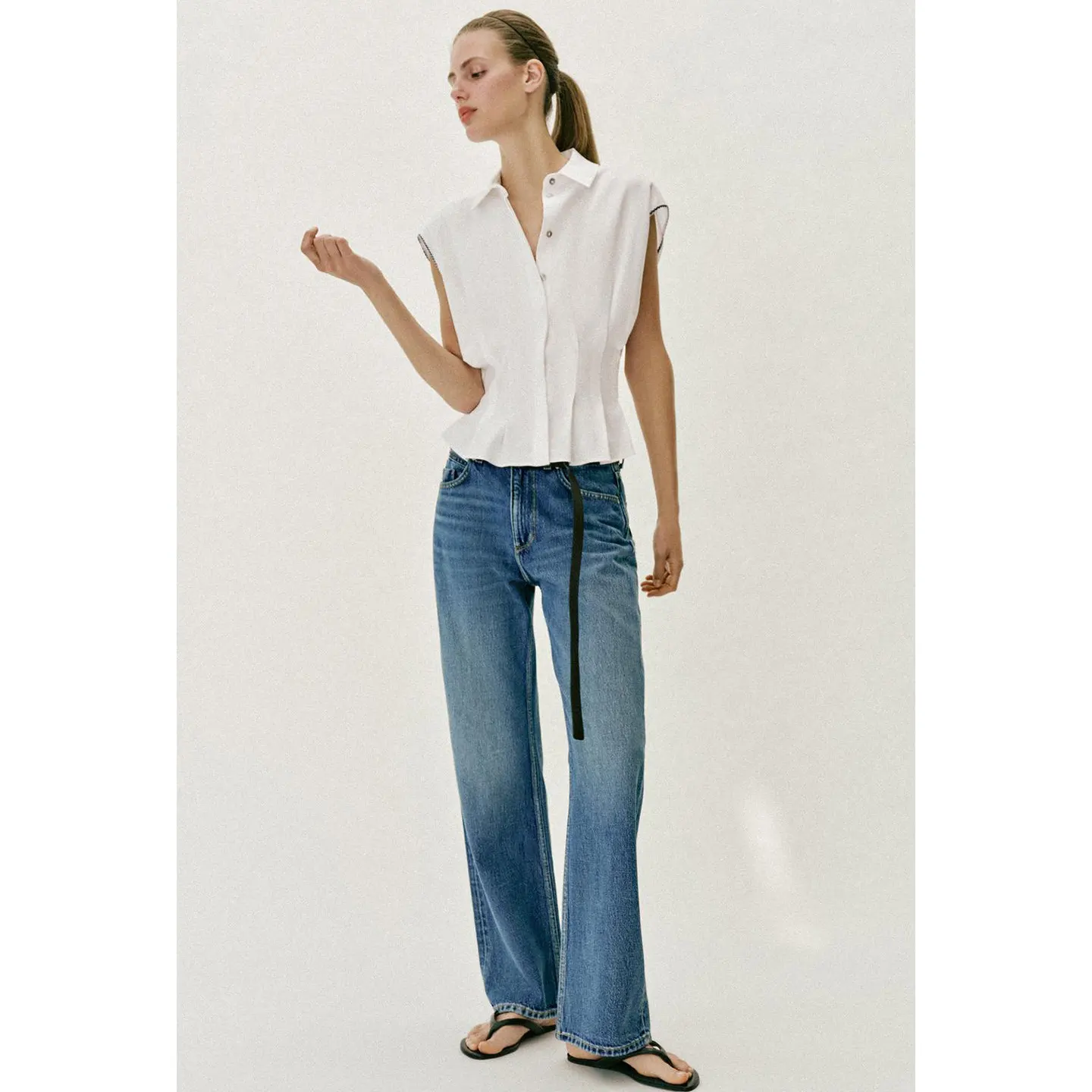 Minimalist Women's Sleeveless Pleated Shirt Contrast Collar Embroidered Summer Top