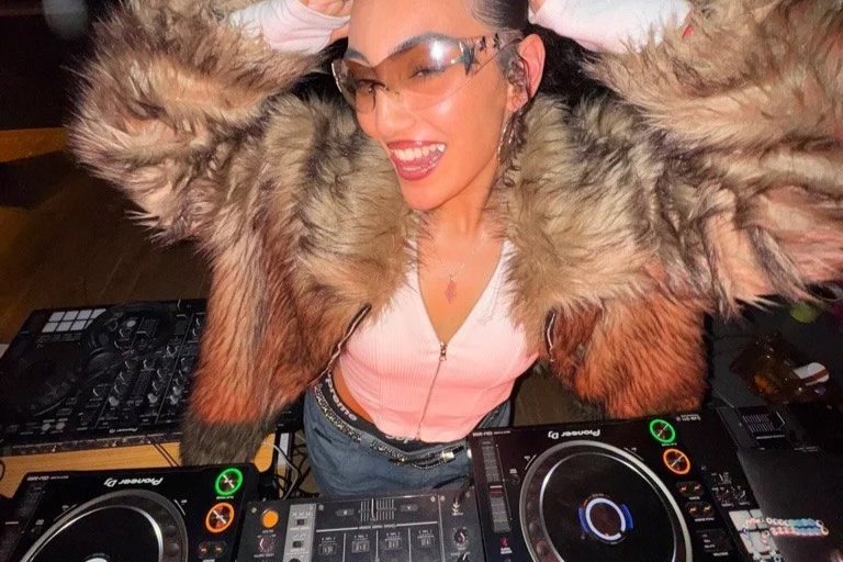 DJ