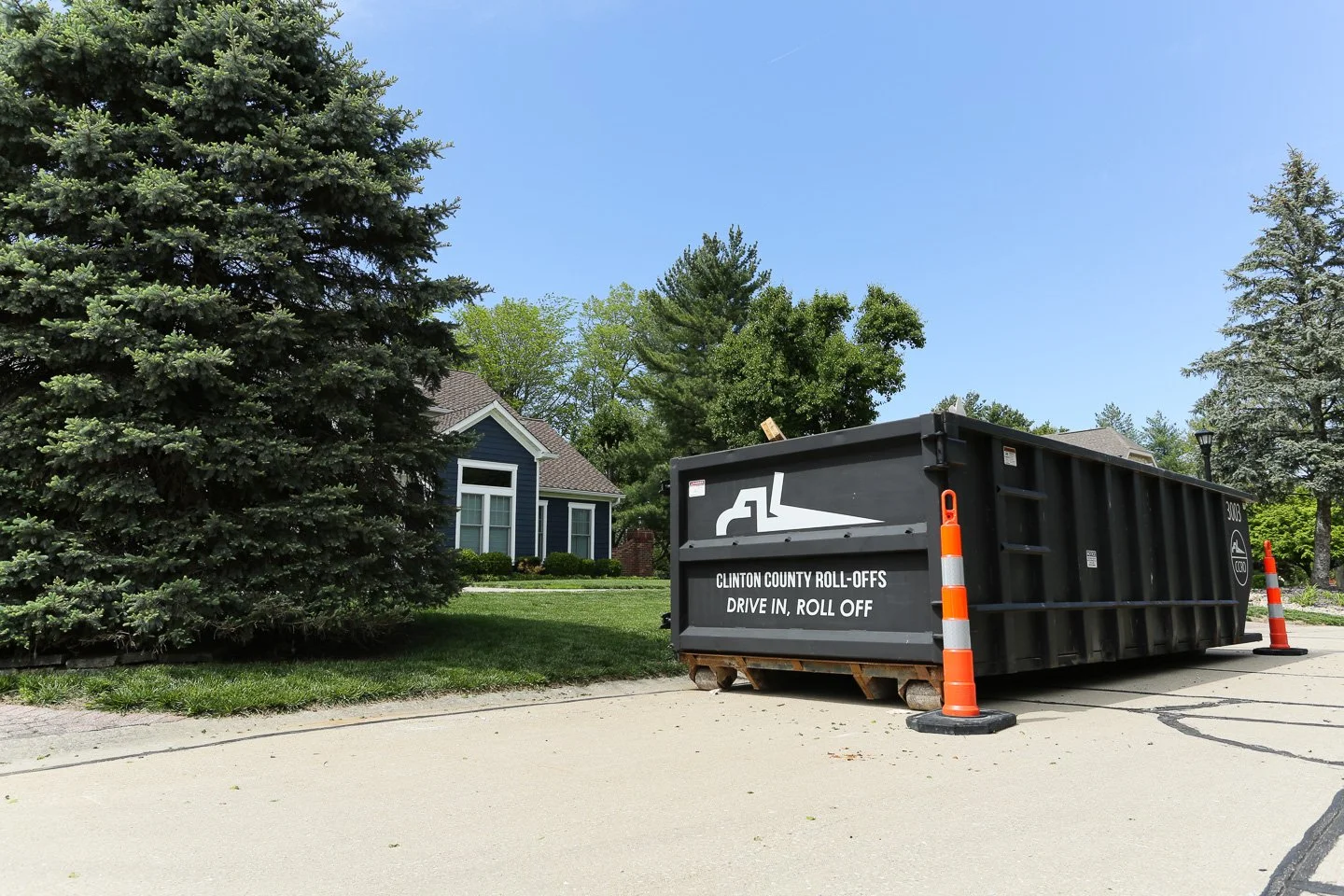 30 YARD ROLL-OFF DUMPSTER