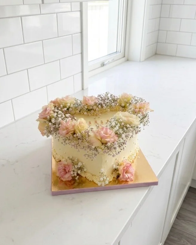 #🩷 #happybirthday #flowers #sweetcake #hardwork