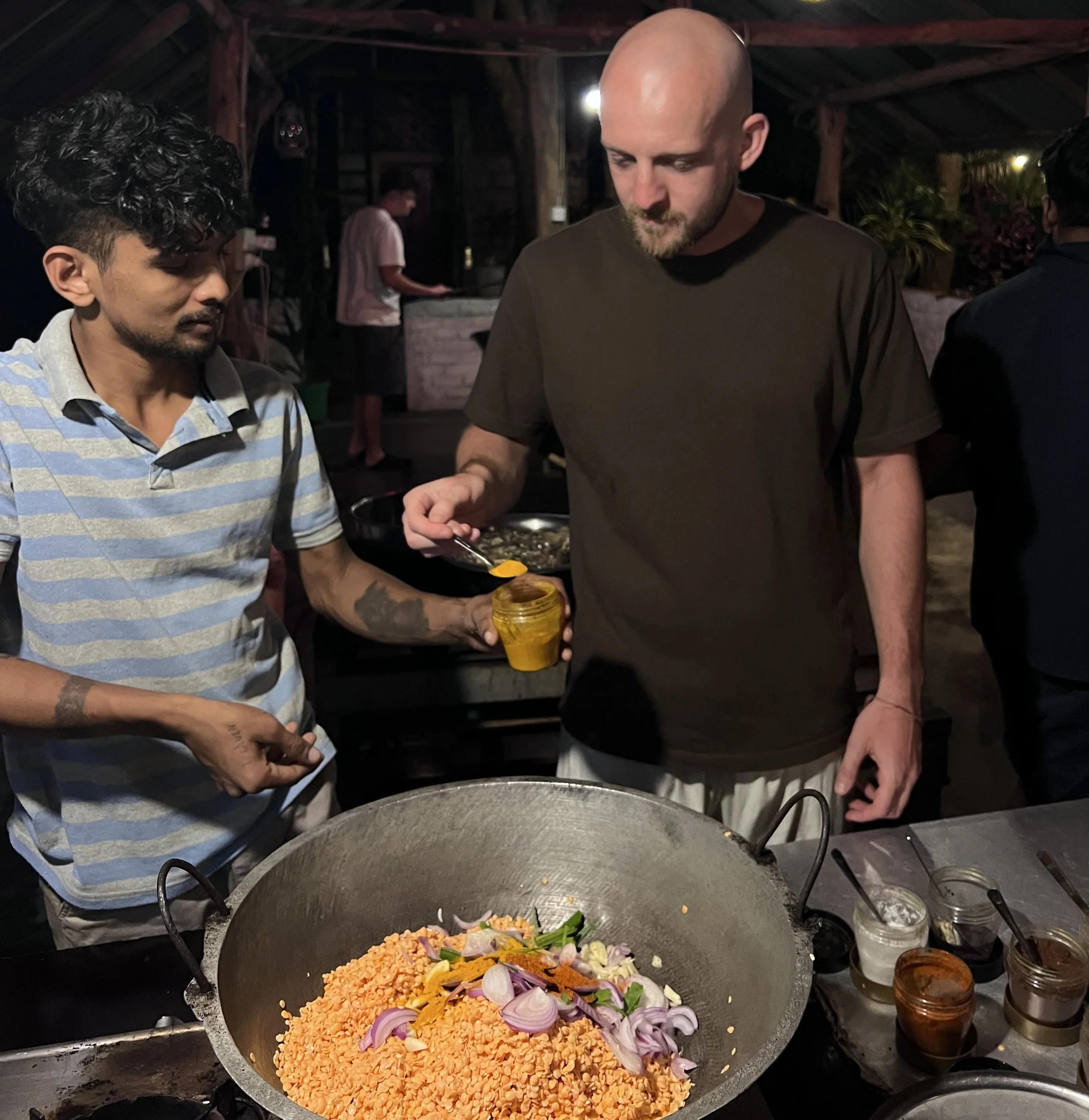interacting with locals, cooking class, hostels, sri lankan people