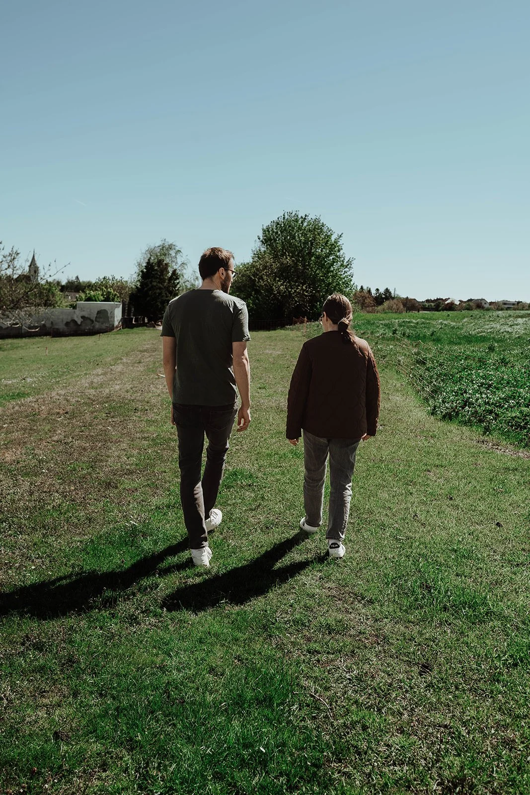 Lukas Wesselich beim Mentoring-Spaziergang in der Natur – Gespräch auf Augenhöhe"