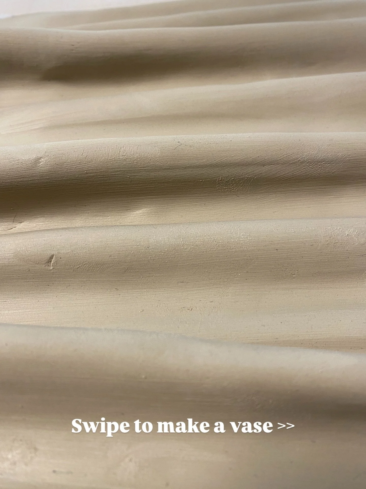 ➡️🏺Swipe to make a vase 

✨From the collection &ldquo;Pleats&rdquo; made at @studiopotterylondon. DM to purchase.